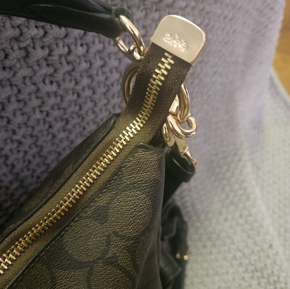 Authentic Coach Signature Pennie Shoulder Bag - Picture 9 of 16